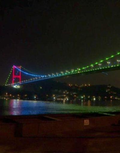Azerbaycanda cumhuriyetin 103ncü yıl dönümü... Köprüler kırmızı, mavi, yeşil