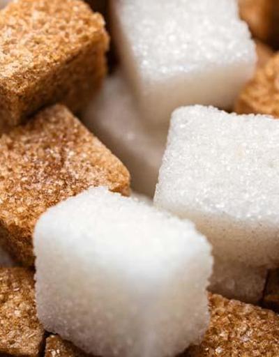 Şeker ne zaman tehlikeye dönüşüyor Uzmanı alınması gereken günlük şeker miktarını açıkladı