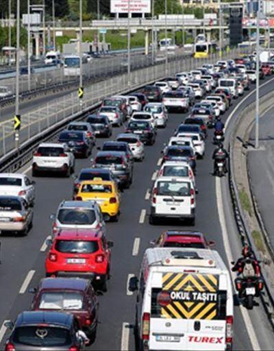İstanbulda kademeli normalleşmeyle trafik yoğunluğu yaşanıyor