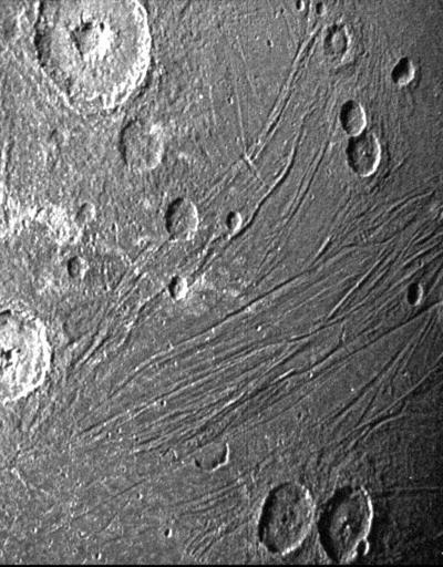 20 yıl sonra ilk fotoğraf: NASA Jüpiterin en büyük uydusu Ganymedei görüntüledi