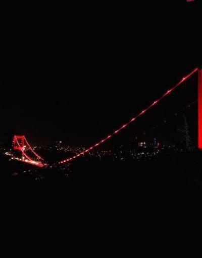 Türkiye’nin sembol yapıları kırmızı ışıkla aydınlandı