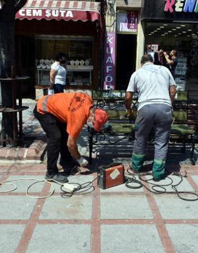 Vaka sayısı düşen Edirnede caddelere banklar yeniden konuldu