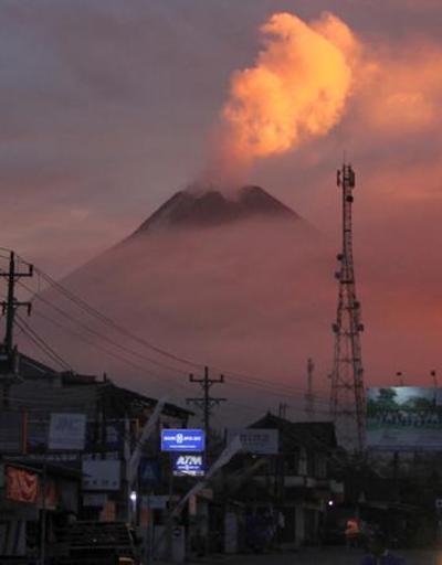 Merapi Yanardağında haziran ayında ikinci kez patlama meydana geldi