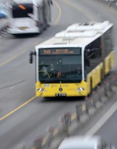 Haramiderede metrobüs, yola atlayan yayaya çarptı
