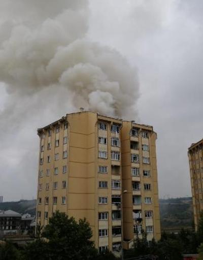 Başakşehirde apartmanın çatısında yangın