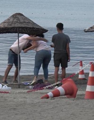 Kadın ile erkeğin plajdaki tekme- tokat kavgası kamerada