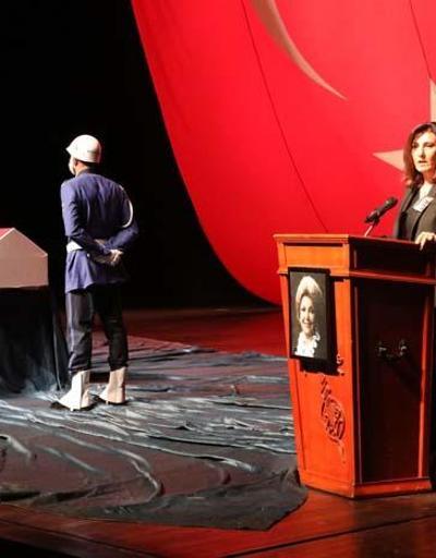 Devlet Sanatçısı Nedret Güvenç için Muhsin Ertuğrul Sahnesinde tören