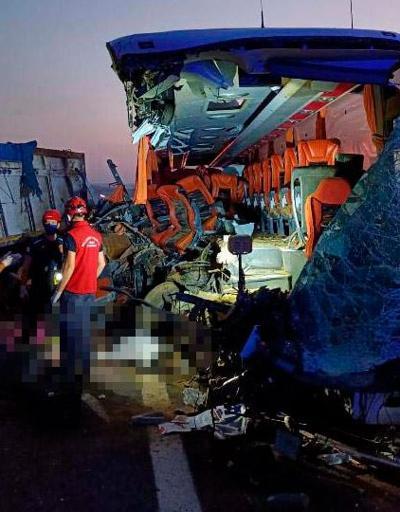 Manisada TIR otobüse çarptı: 6 ölü, 42 yaralı