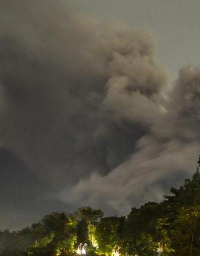 Endonezyadaki Merapi Yanardağında volkanik hareketlilik