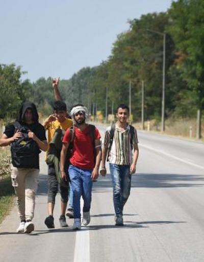 Afganistanlı göçmenler, Yunanistan sınır kapılarını açtı söylentisi üzerine Edirneye akın etti