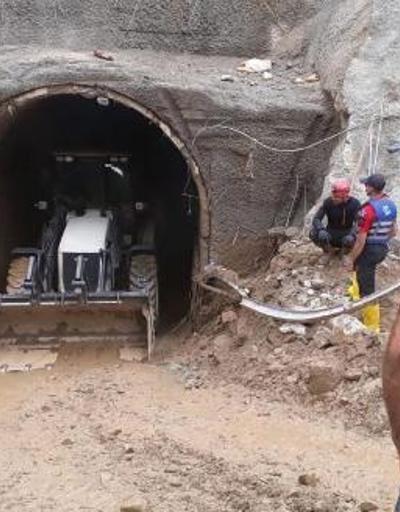 Selde kaybolan işçiyi 26 gündür çamurla dolu HES tünelinde arıyorlar