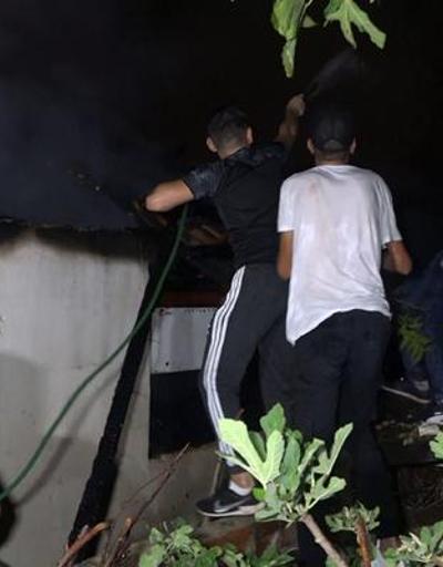 Antalyada gecekondu yangını Komşuları yardıma koştu