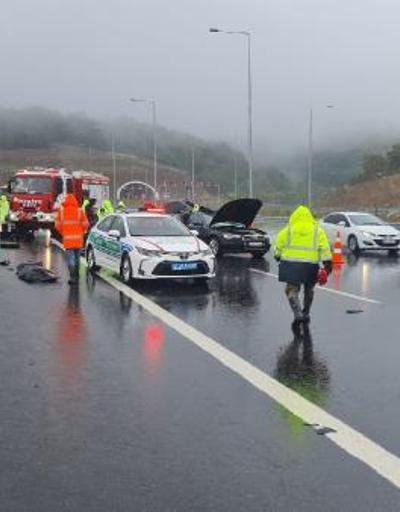 Yağmurla kayganlaşan yolda otomobil, TIRa çarptı: 1 ölü