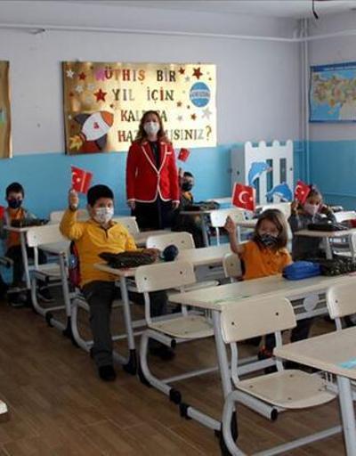 Okullar kapanır mı Son dakika: Vakalar artarsa okullar kapatılır mı Milli Eğitim Bakanı Mahmut Özer CNN Türke açıkladı