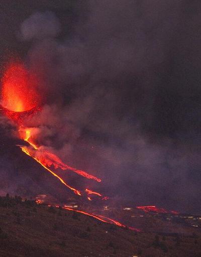 La Palmadaki yanardağ patlamasının ardından lav akışı böyle görüntülendi
