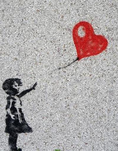 İngiliz sokak sanatçısı Banksynin parçalanan eseri 18,5 milyon sterline satıldı