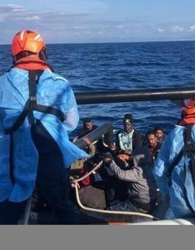 İzmirde 22 kaçak göçmen kurtarıldı