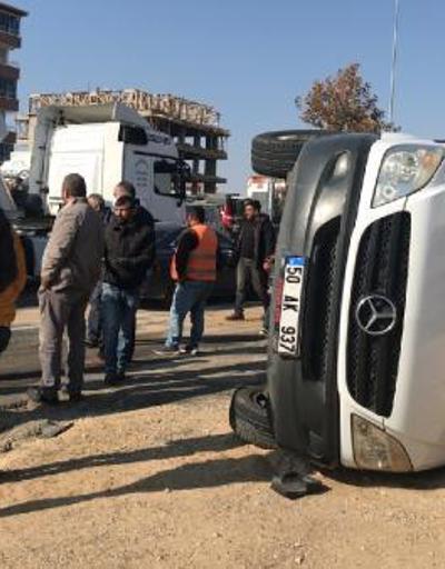 Kırşehir’de TIR ile minibüs çarpıştı: 13 yaralı