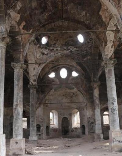 Defineciler, 19uncu yüzyılda inşa edilen kiliseyi tahrip etti