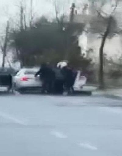 Ters yönden kaçan aracı, motosikletli polisler böyle kovaladı