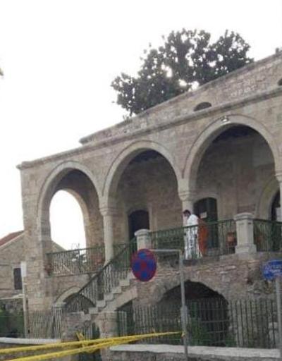 GKRY’de tarihi Larnaka Büyük Camisine çirkin saldırı