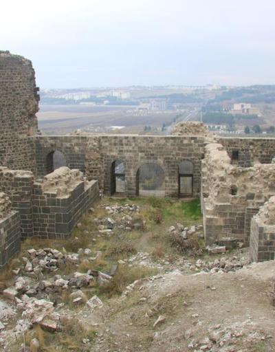 Diyarbakır surlarını bir boy yükselten Mervani hükümdarının sarayı bulundu
