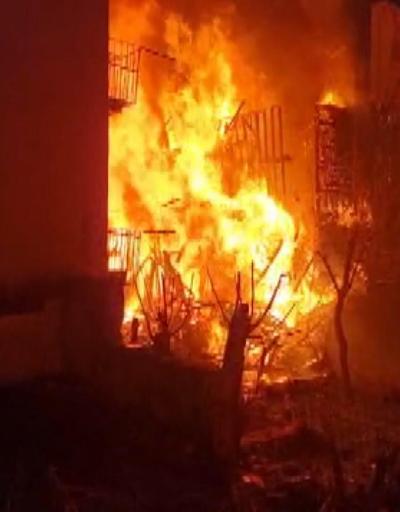 Son dakika haberi: Taksimde ahşap binada yangın çıktı Ekipler müdahale ediyor