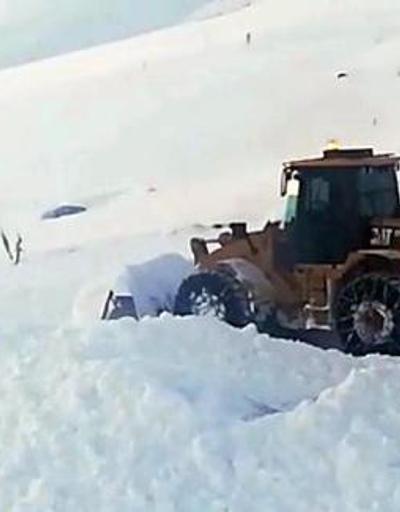 Erzincanda 86 köy yolu kardan kapandı