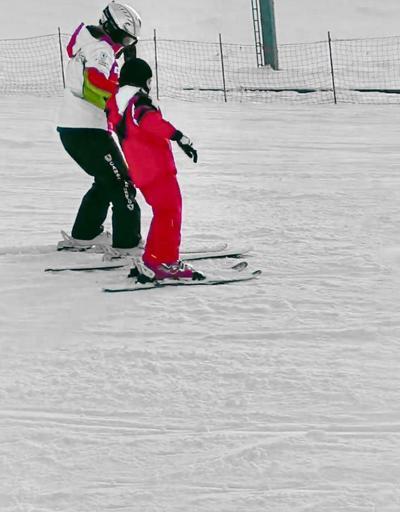 Nefise Karatayın kızı Mayaya özel kayak dersi