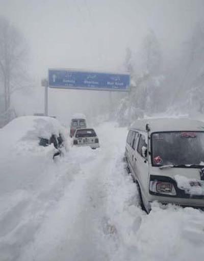 Pakistanda yoğun kar yağışı: 21 kişi donarak öldü