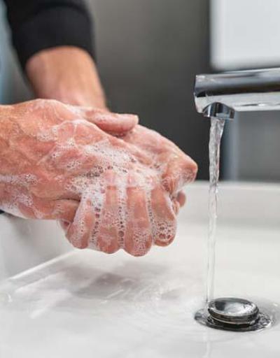 Elleri çamaşır suyu ve dezenfektanla yıkamayın