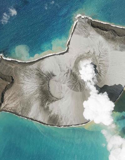 Güney Pasifikteki dev volkan patlaması uydu görüntülerine yansıdı