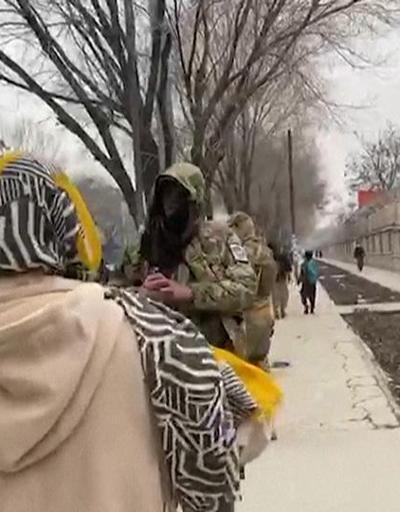 Afgan kadınlara biber gazlı müdahale