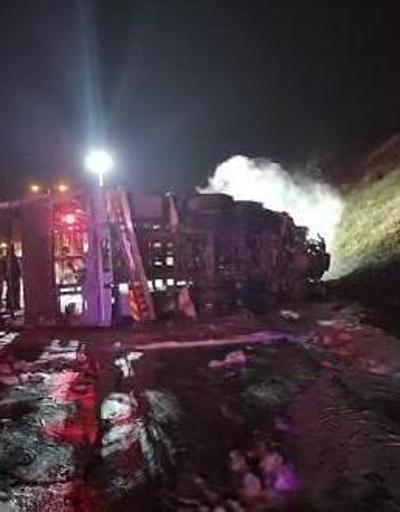Kuzey Marmara Otoyolunda devrilen kamyonun sürücüsü yaşamını yitirdi