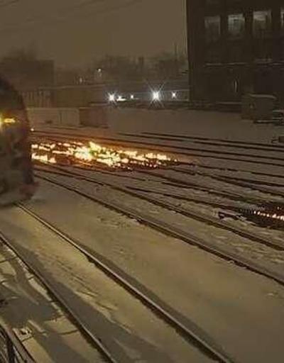 ABDde buzlanmaya karşı tren rayları ateşe verildi​