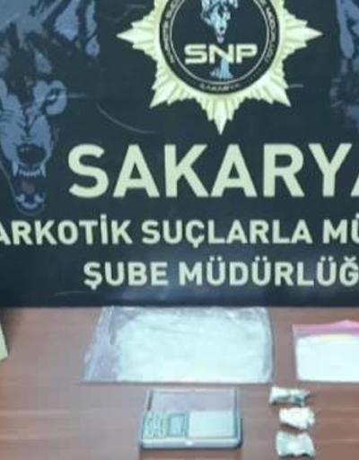 İstanbul’dan Sakarya’ya satmak için getirdikleri uyuşturucuyla yakalandılar