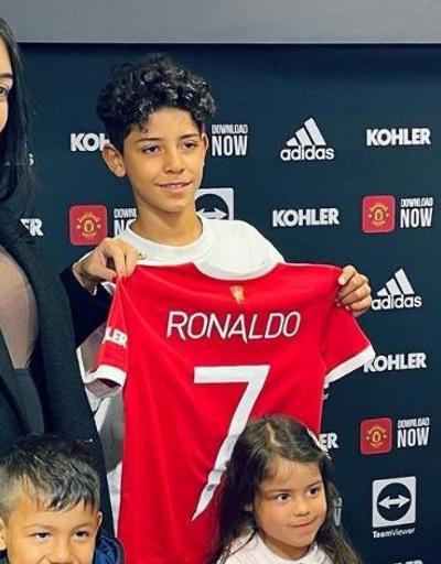 Cristiano Ronaldonun oğlu Manchester Uniteda imza attı