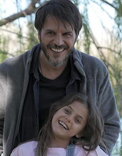 Ünlü oyuncu Mehmet Günsür kızıyla aynı dizide rol aldı