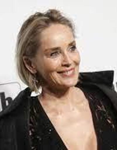 Sharon Stone o  beyaz elbiseyi hala sakladığını itiraf etti