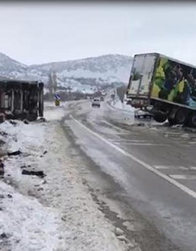 Afyonkarahisar-Antalya yolunda ulaşıma 7 saatlik kar engeli