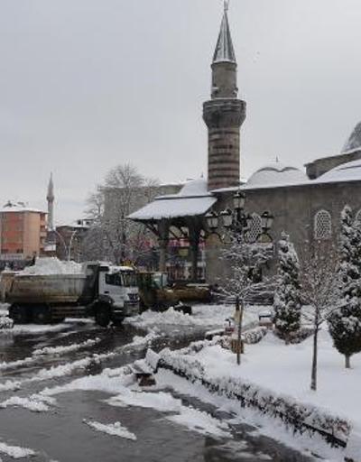 Doğuda kar esareti; 1373 köy yolu kapandı