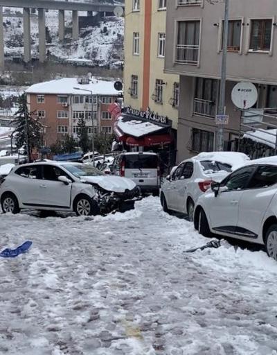 Karda dehşet anları kamerada: Otomobil kayan çocukların arasına daldı