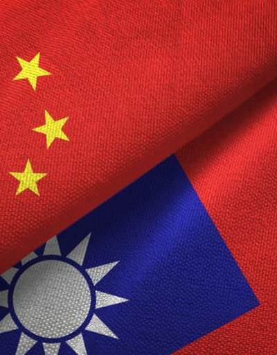 Çin uçak gemisi Tayvan Boğazına açıldı