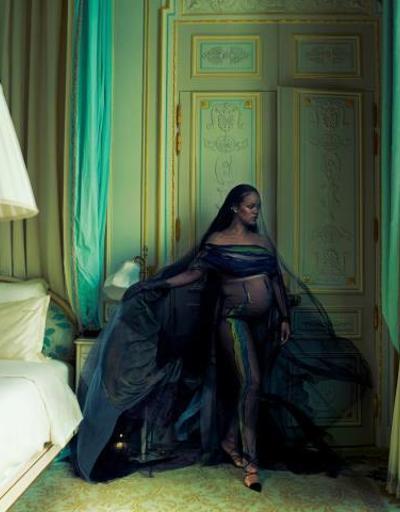 Rihanna’nın cesur hamilelik pozları dikkat çekti