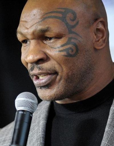 Yumruklar havada uçuştu Efsane boksör Mike Tyson uçakta hayranını dövdü