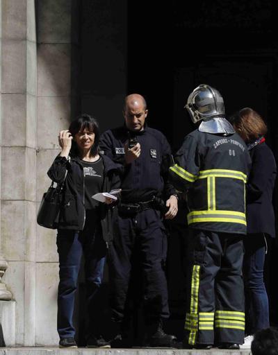 Fransada seçim günü kilisede bıçaklı saldırı: 2 yaralı