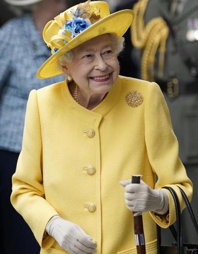 Kraliçeden Londrada adının verildiği metroya sürpriz ziyaret