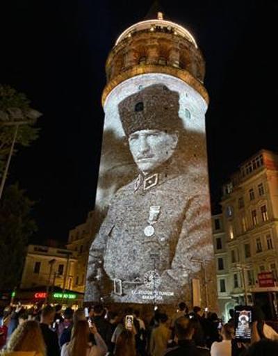 Galata Kulesinde özel ışıklandırmalarla 19 Mayıs kutlaması