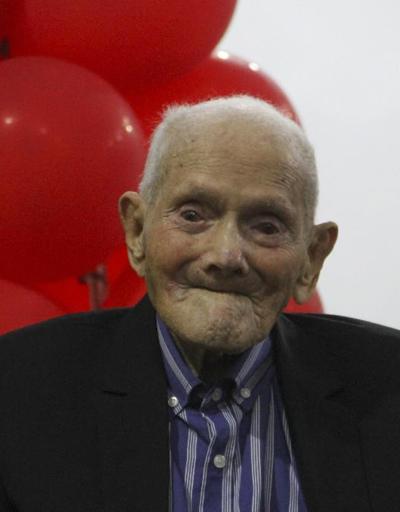 Dünyanın en yaşlı erkeği 113. yaş gününü kutladı