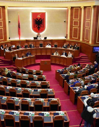 Arnavutlukta ilginç gündem: Cumhurbaşkanlığı seçiminde adaysız tur